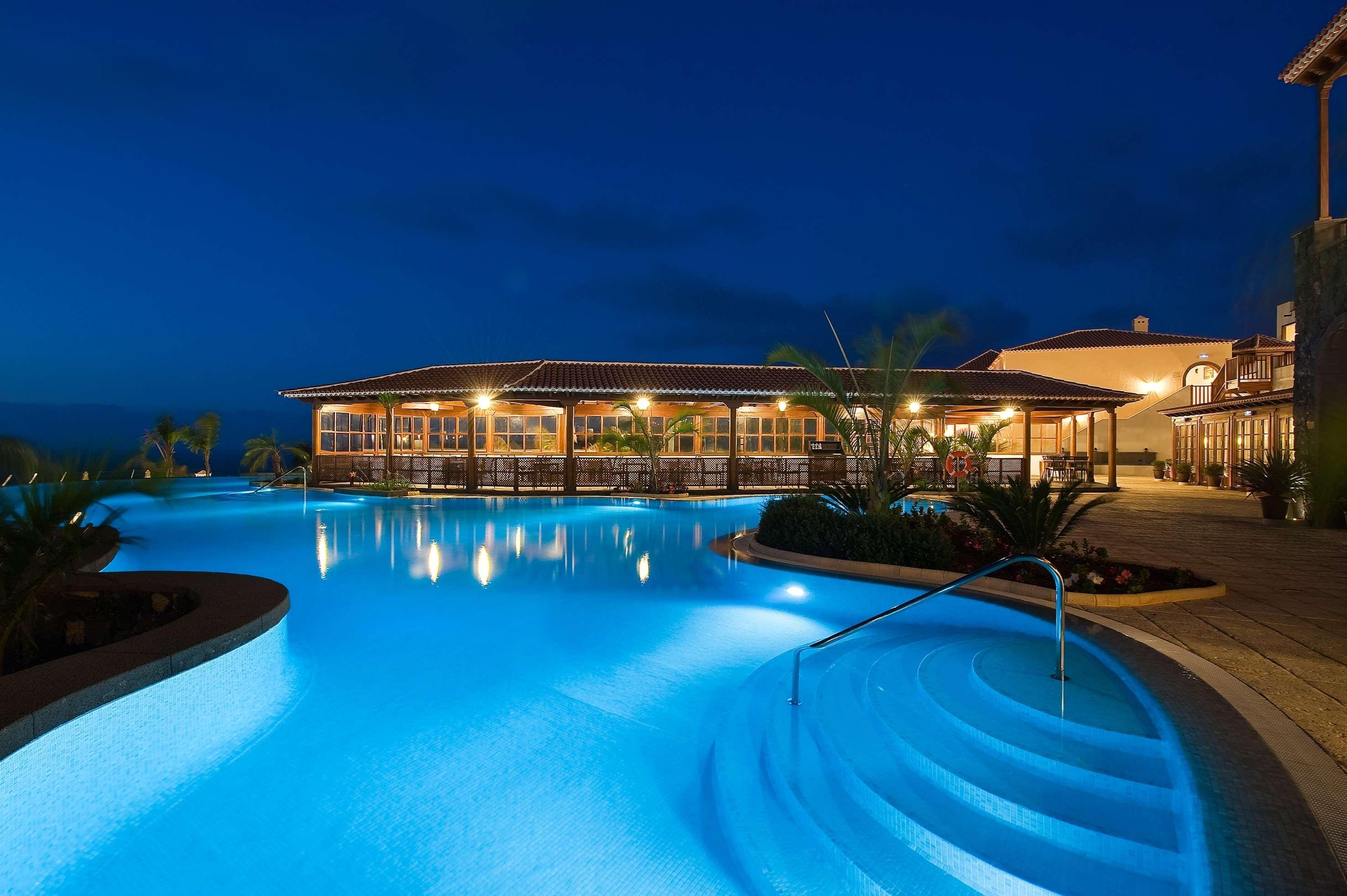 Hotel Hacienda del Conde member of Meliá Collection - Adults Only Buenavista Del Norte Esterno foto The resort at night