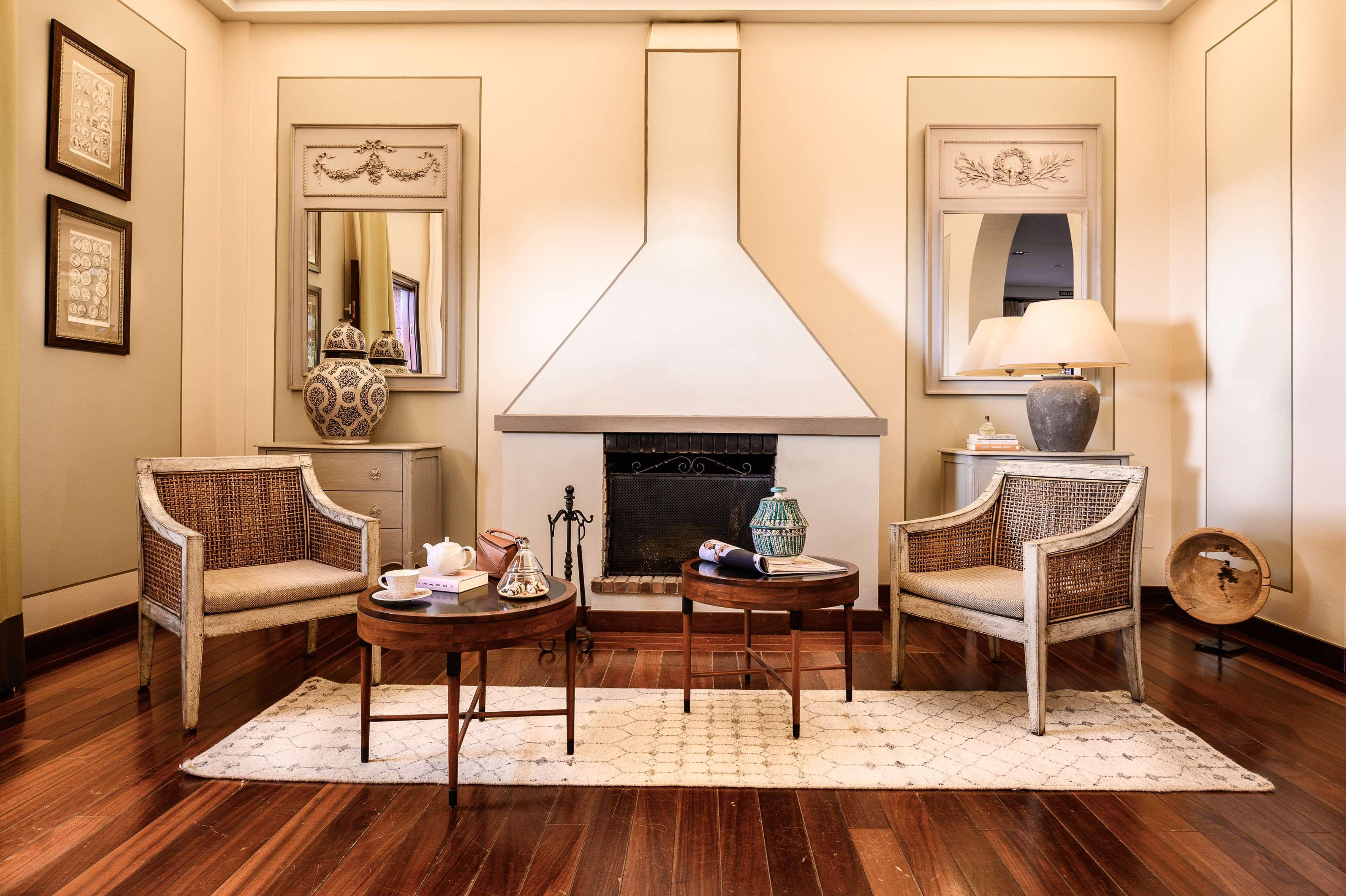 Hotel Hacienda del Conde member of Meliá Collection - Adults Only Buenavista Del Norte Esterno foto A living room with a fireplace