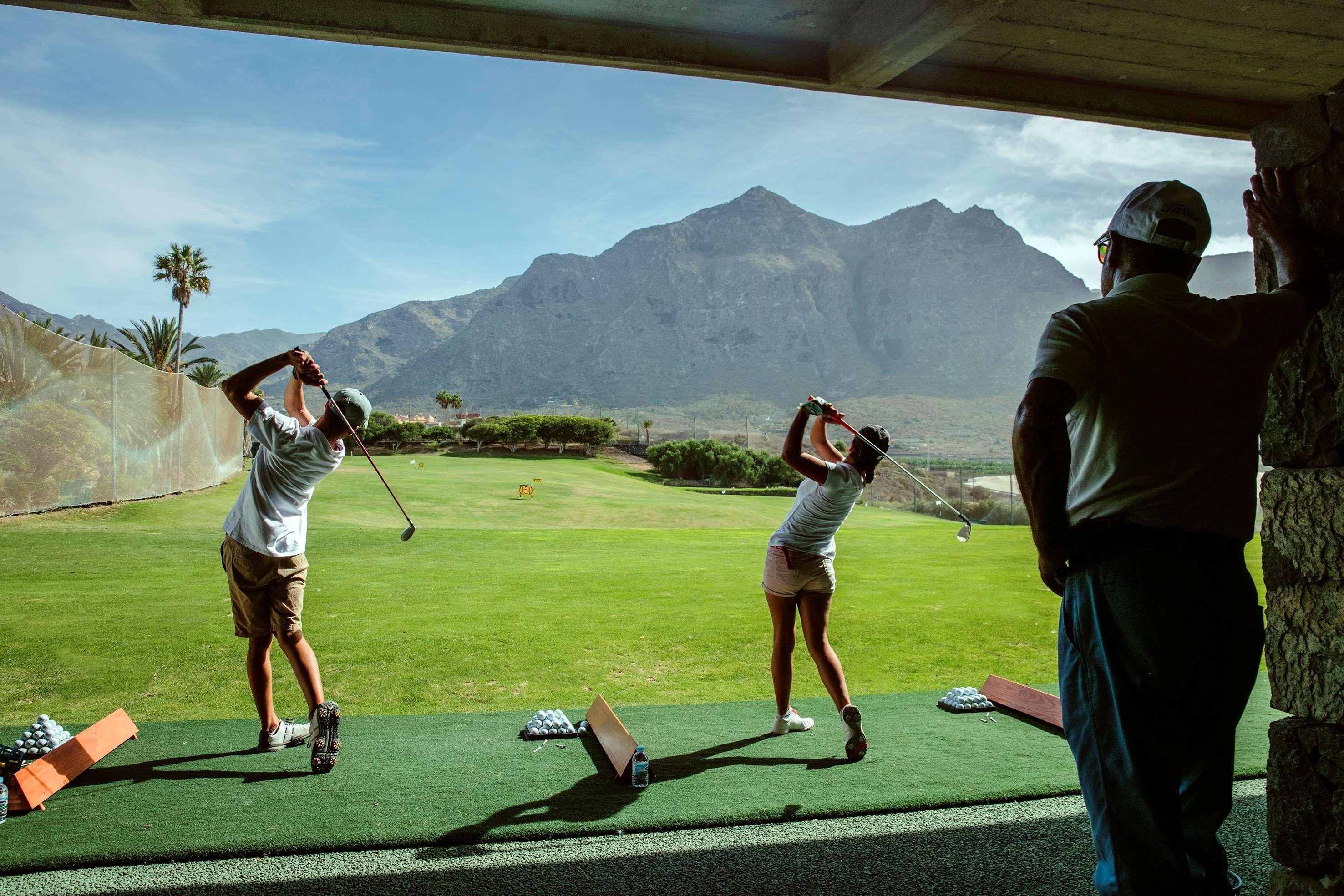 Hotel Hacienda del Conde member of Meliá Collection - Adults Only Buenavista Del Norte Esterno foto Golfers at the practice range