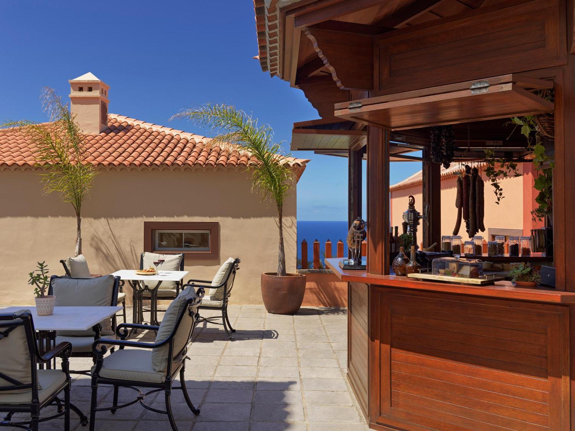 Hotel Hacienda del Conde member of Meliá Collection - Adults Only Buenavista Del Norte Esterno foto The bar at the hotel